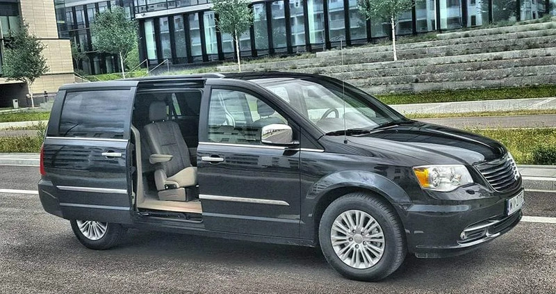 Chrysler Town &amp; Country cena 45000 przebieg: 345000, rok produkcji 2015 z Warszawa małe 106